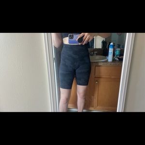Lululemon biker shorts dark camo 6